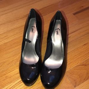 Black Heels Size 6 ONLY WORN ONCE